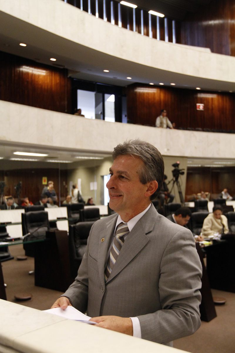 A possibilidade de reajuste de 45%, como fez o TJ, não está posta na lei que aprovamos na Assembleia. Além do mais, isso tem de ser feito por lei, e não por decreto.
Tadeu Veneri, deputado estadual | Daniel Castellano/Gazeta do Povo