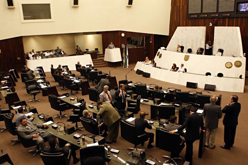Deputados aprovaram anistia de R$ 14 milhões de dívidas do IPVA | Albari Rosa/ Gazeta do Povo