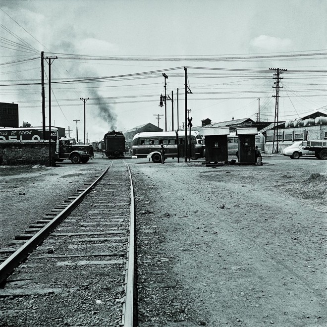 Calle Lerdo da Cidade do México e cruzamento do trem, em 1956 |