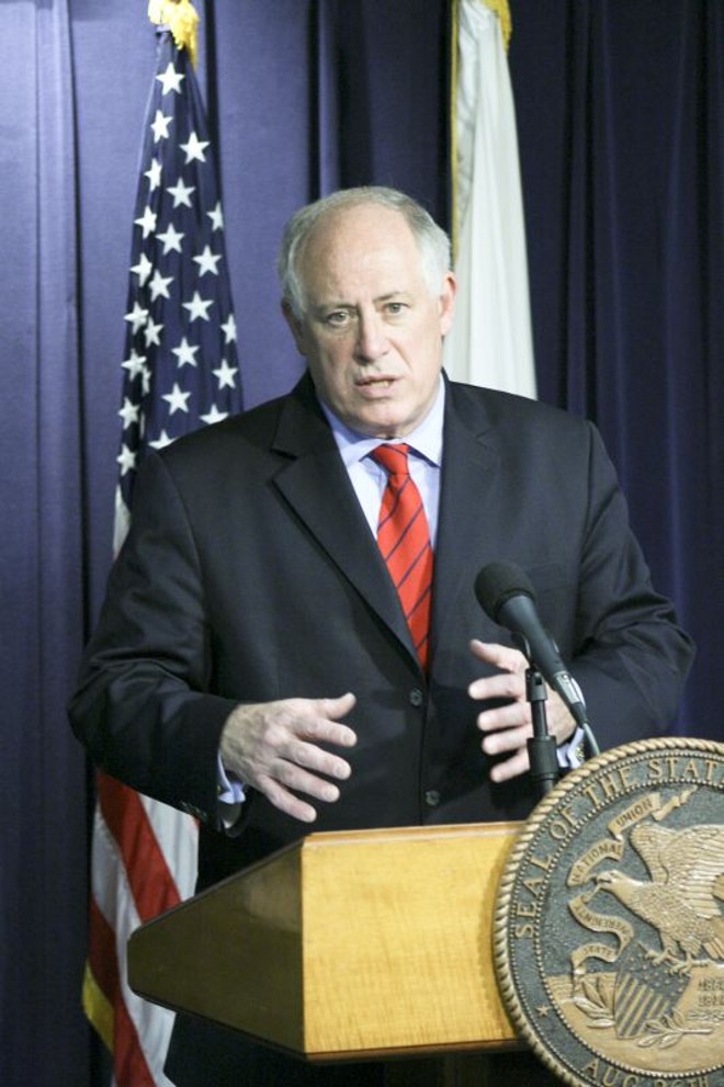 ... enquanto o colega Pat Quinn, de Illinois, elevou o IR em dois pontos porcentuais |