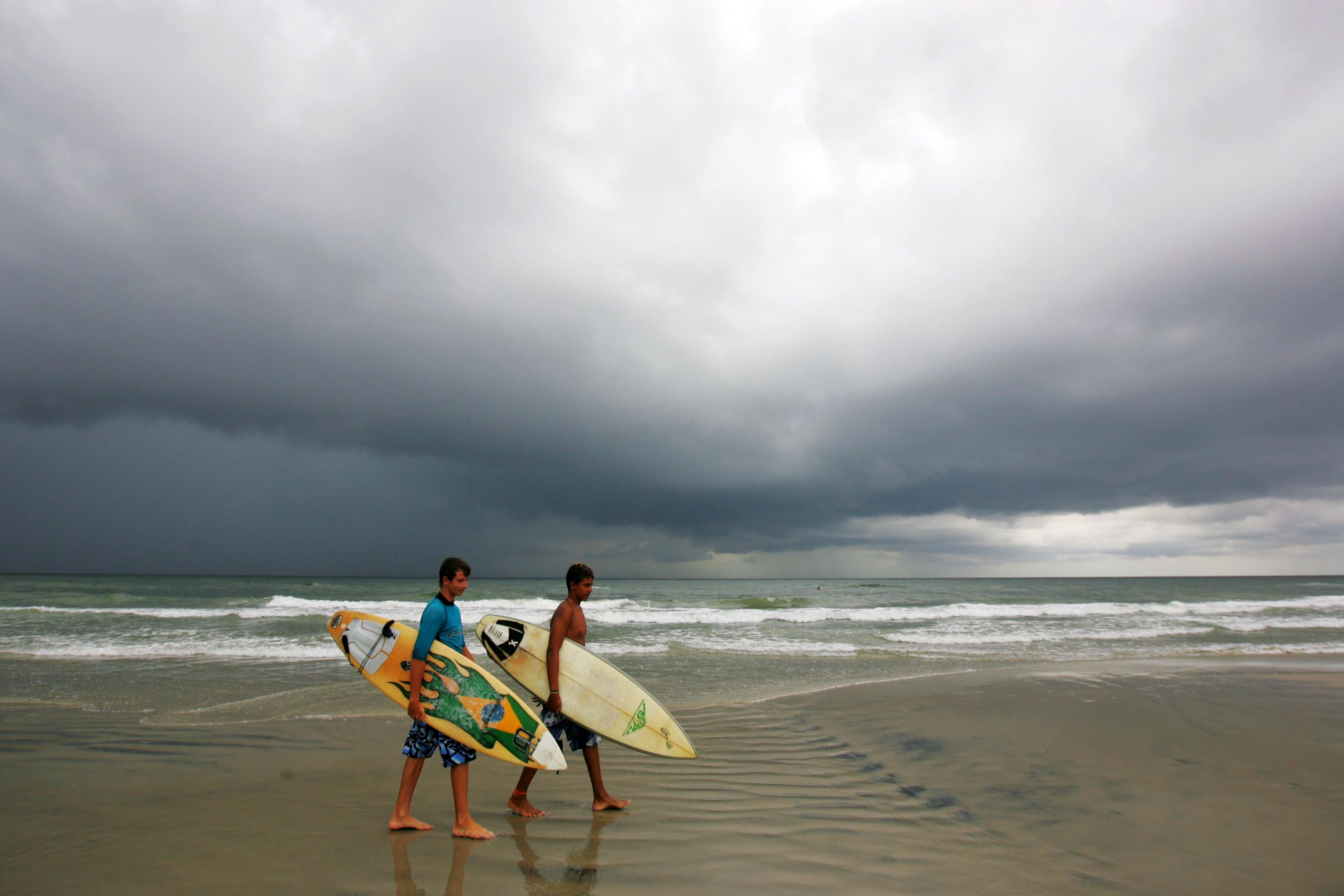 Chuva atingiu o Litoral no início da noite desta terça e deve continuar na quarta | Daniel Castellano/Agência de Notícias Gazeta do Povo