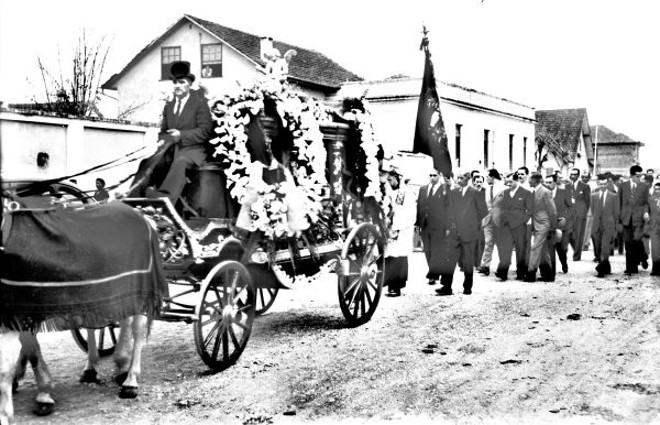 Fotografia do funeral de Antonio Mattos Azeredo em 23 de agosto de 1940 |