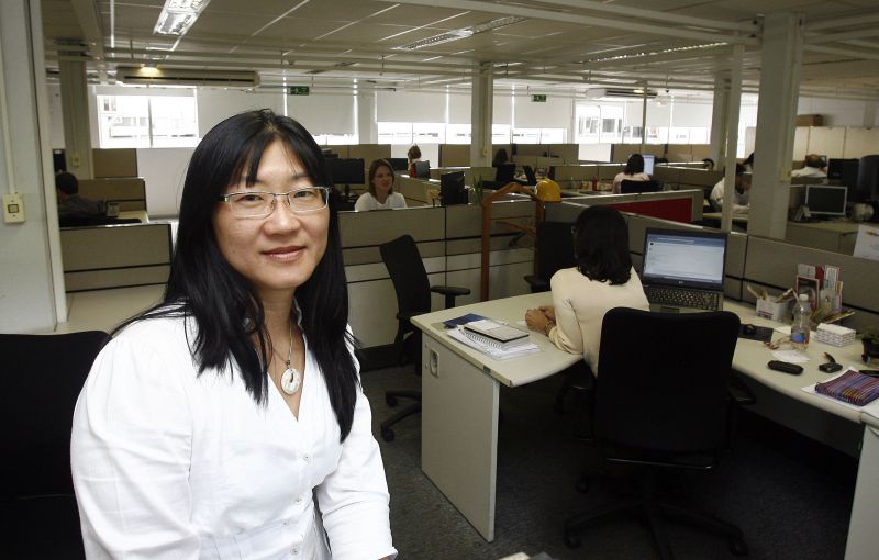 Depois de passar por treinamento no banco em que trabalha, Linko Ishibashi organizou um time de defensores do meio ambiente | Hedeson Alves/Gazeta do Povo