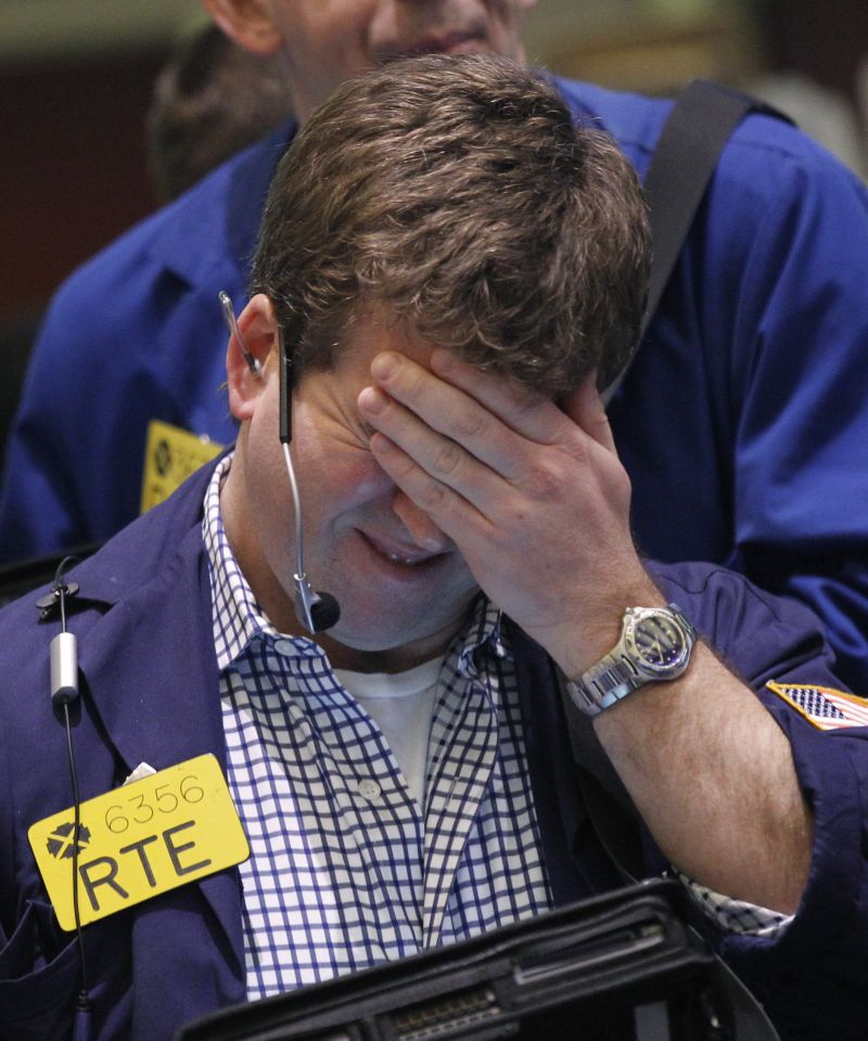 Operador trabalha com opções de petróleo na New York Mercantile Exchange: pregão de ontem teve altos e baixos | Brendan McDermid / Reuters