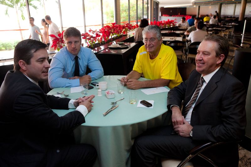 Ducci (dir.), Requião, o filho do senador (Maurício) e o deputado Arruda (de paletó) | Brunno Covello/SMCS