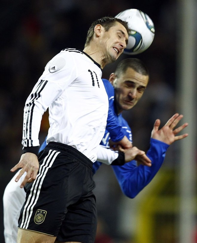 O alemão Klose marcou o gol do time da casa no clássico europeu | 