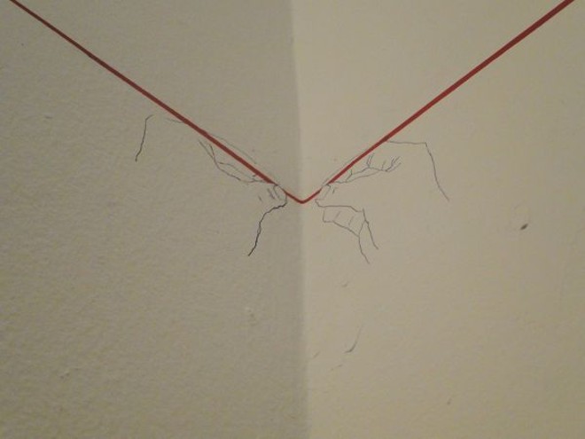 Dack ocupa pilares e paredes da galeria de arte do Sesc da Esquina | 