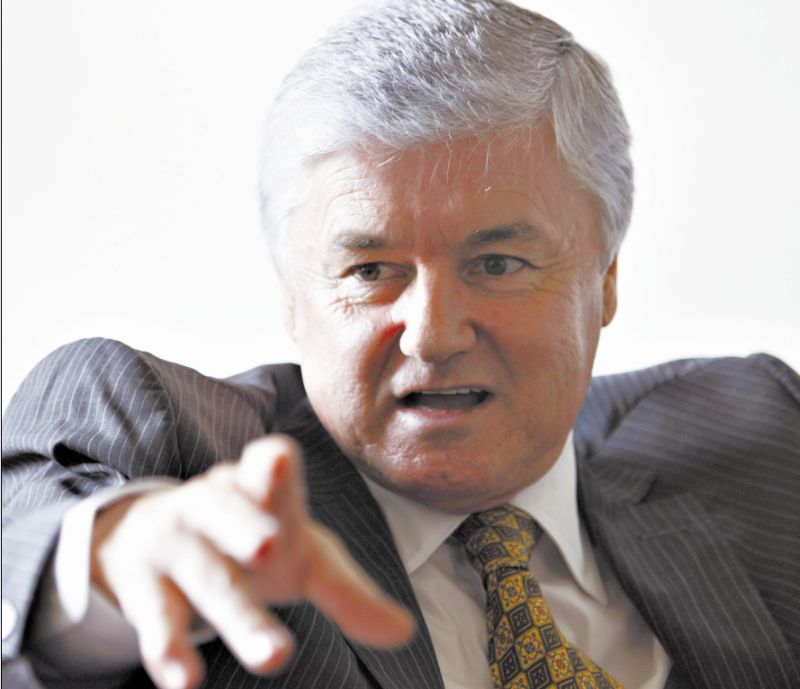 Há limites impostos, que não podem ser ultrapassados. O salário dos diretores só pode chegar a R$ 19 mil e o dos funcionários, a R$ 15 mil. O que houve foi apenas uma flexibilização. Valdir Rossoni, presidente da Assembleia paranaense | Jonathan Campos/ Gazeta do Povo