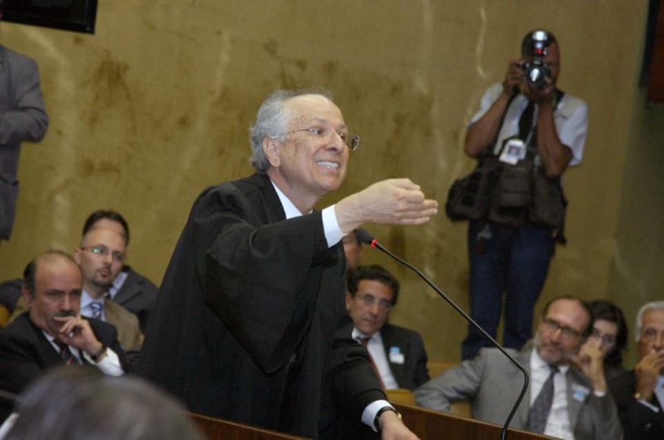 Nabor Bulhões, advogado da Itália: Lula não poderia reavaliar o pedido de extradição | Gervásio Baptista/STF