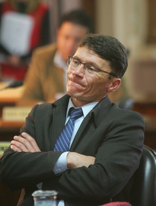 Pedro Paulo: crítica a tentativa de funcionários de não deporem. |