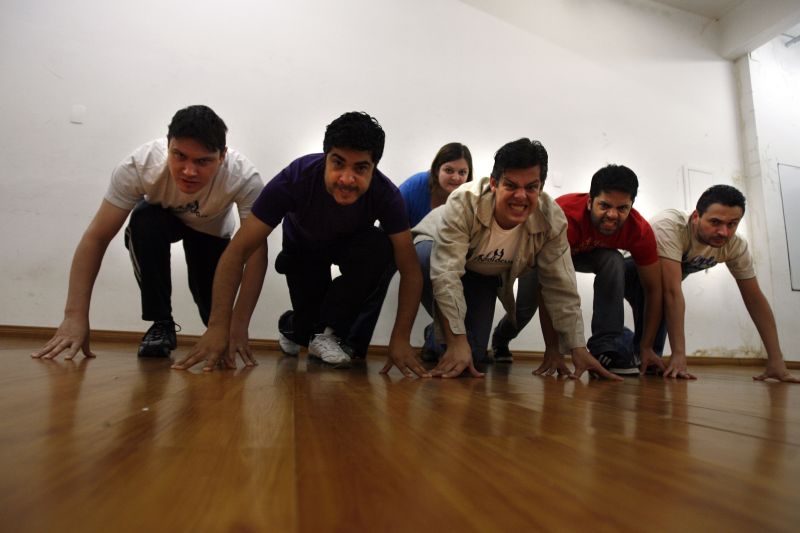 Quando estrearam o espetáculo, os atores do Antropofocus não imaginavam que o trabalho ficaria em cartaz por tanto tempo | Priscila Forone / Gazeta do Povo