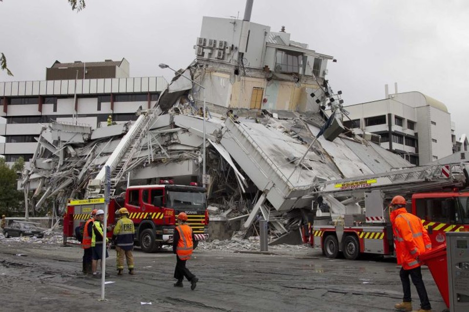 Equipes trabalham na busca por sobreviventes entre os escombros em Christchurch | Simon Baker/Reuters
