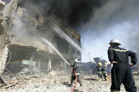 Fumaça deixa o prédio após ataque em Kirkuk. Três carros-bomba mataram quatro pessoas e feriram outras 20 nesta quarta-feira na cidade, disseram fontes da polícia e de um hospital | REUTERS/Ako Rasheed