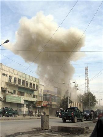 O número de mortos em um ataque suicida ocorrido no sábado no leste do Afeganistão subiu para pelo menos 40. Foi o mais mortífero do país em mais de oito meses e também o pior ataque de insurgentes na região | REUTERS/ Parwiz