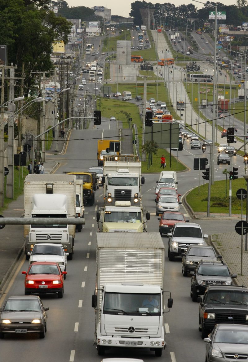 Trecho da Linha Verde, em Curitiba, já concluído: corte de Dilma ameaça investimentos de R$ 35 milhões para a ampliação da obra na antiga BR 116 | Hugo Harada/Gazeta do Povo