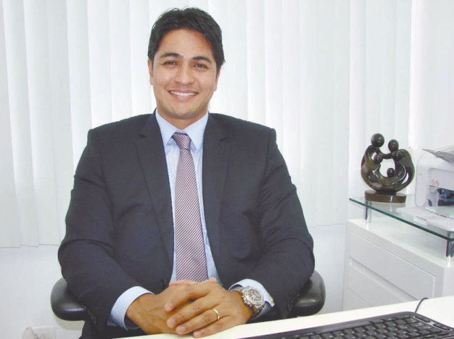 SUCESSO NA DERMATOLOGIA- O médico Ulisses Misima Ribeiro acaba de retornar do maior encontro mundial de dermatologia, promovido pela Academia Americana, em New Orleans. Entre as novidades trazidas pelo Dr. Ulisses estão dois novos equipamentos estéticos, um deles para tratamento das pálpebras e outro, para combate de gordura localizada | 