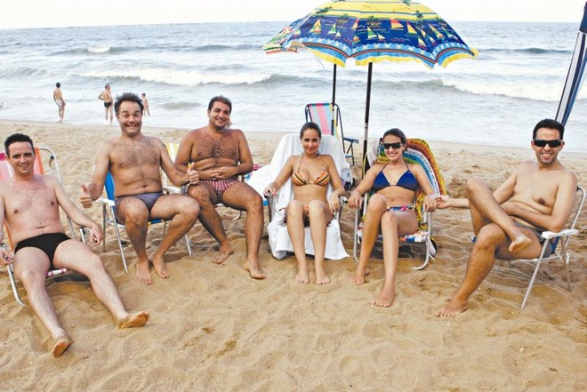 Os curitibanos Gustavo Arnold, Sami Omairi, Eduardo Schwitzner, Daniele Castilios, Luciana e Guilherme Arnold em Barra Velha | 