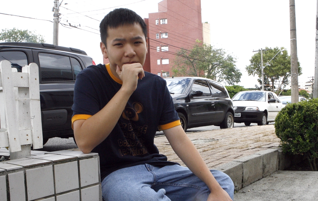 Daniel Khim Cho, 18 anos, seguiu todos os passos recomendados pelos especialistas antes de fazer a sua decisão | Hedeson Alves/Gazeta do Povo