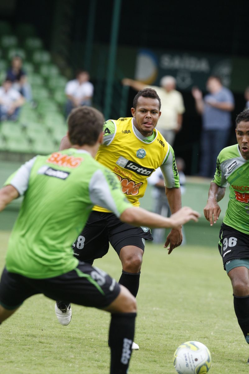 O atacante Bill é o artilheiro do Coritiba em 2011 com cinco gols no Estadual | Marcelo Elias / Gazeta do Povo