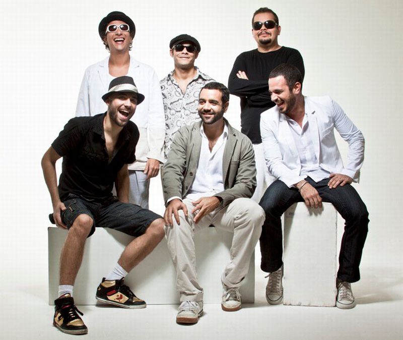 O grupo carioca Fino Coletivo ganhou naipe de metais | Divulgação