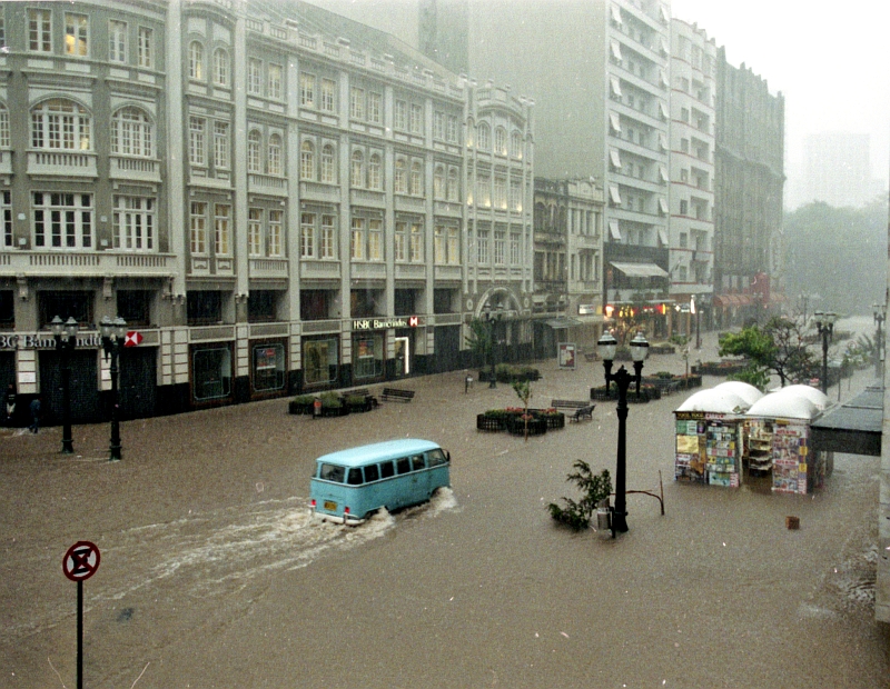 A Boca Maldita ficou alagada em 1999: 23 bairros foram afetados | Pedro Serápio/ Gazeta do Povo