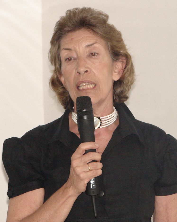 "Você vai encontrar pessoas (homens e mulheres) com talento para algumas coisas e sem aptidão para outras. Mas não acredito que seja justificável uma separação dos trabalhos por gênero." |