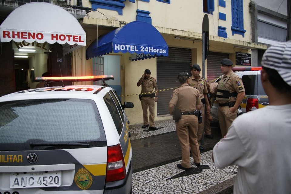 A polícia interditou o local do assassinato no sábado à tarde. As investigações apontam para uma possível execução | Marco Lima/Gazeta do Povo