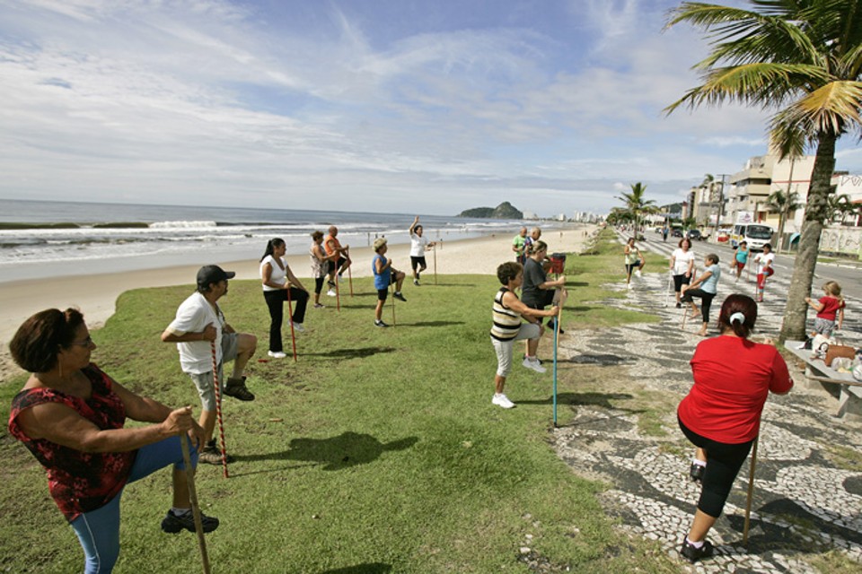Quem está começando deve evitar exercícios na areia, pois pode prejudicar as articulações | Antônio More / Agência de Notícias Gazeta do Povo