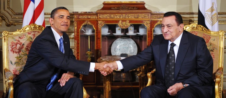 Presidente dos EUA Barack Obama e o então presidente egípcio Hosni Mubarak em encontro realizado no Cairo em 2009 | Mandel Ngan/AFP