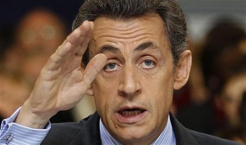 Presidente francês, Nicolas Sarkozy, durante reunião para discutir pesquisas sobre a doença de Alzheimer, em Bordeaux. Sarkozy pediu à Europa nesta quarta-feira que suspenda todos os laços econômicos com a Líbia e adote sanções contra o país | REUTERS/Regis Duvignau