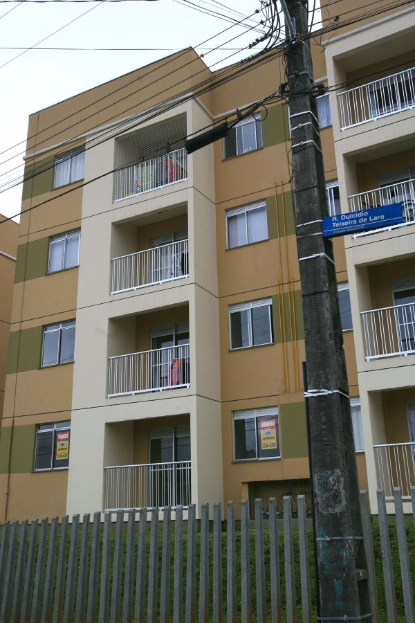 Residencial Araucária, em Curitiba: no programa oficial, imóvel custa R$ 55 mil; na revenda após entrega das chaves, R$ 125 mil | Ivonaldo Alexandre/ Gazeta do Povo