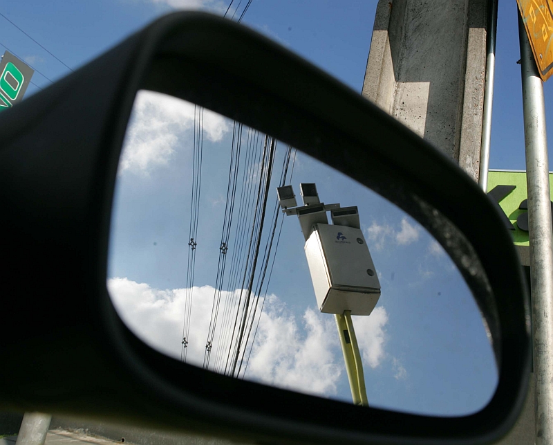 A prefeitura começa a operar os radares hoje com a promessa informal de transferência de tecnologia e contratação de pessoal | Ivonaldo Alexandre/Gazeta do Povo