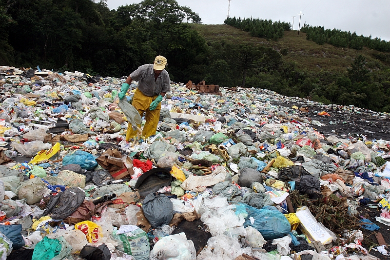 Depósito de lixo sem tratamento: cidades terão orientação do governo federal | Henry Milleo/Gazeta do Povo