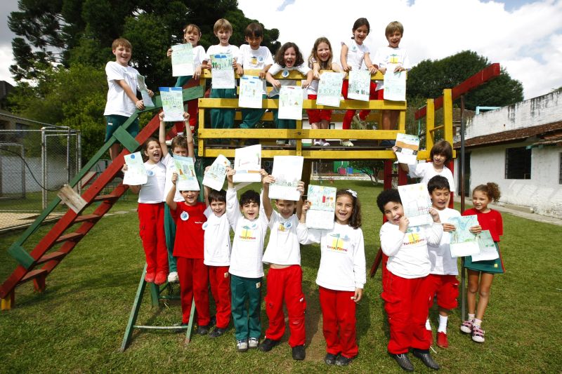 A preocupação com o meio ambiente e a sustentabilidade estão estampados nos desenhos de estudantes da Escola Terra Firme | Marcelo Elias/Gazeta do Povo