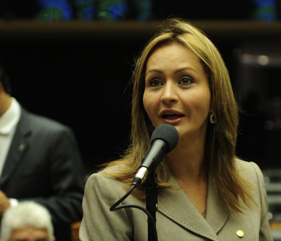 Segundo a assessoria de Jaqueline Roriz, a decisão de solicitar cópia da gravação foi tomada em reunião na manhã desta sexta na casa do pai da deputada, o ex-governador Joaquim Roriz | Elton Bomfim/ Agência Câmara