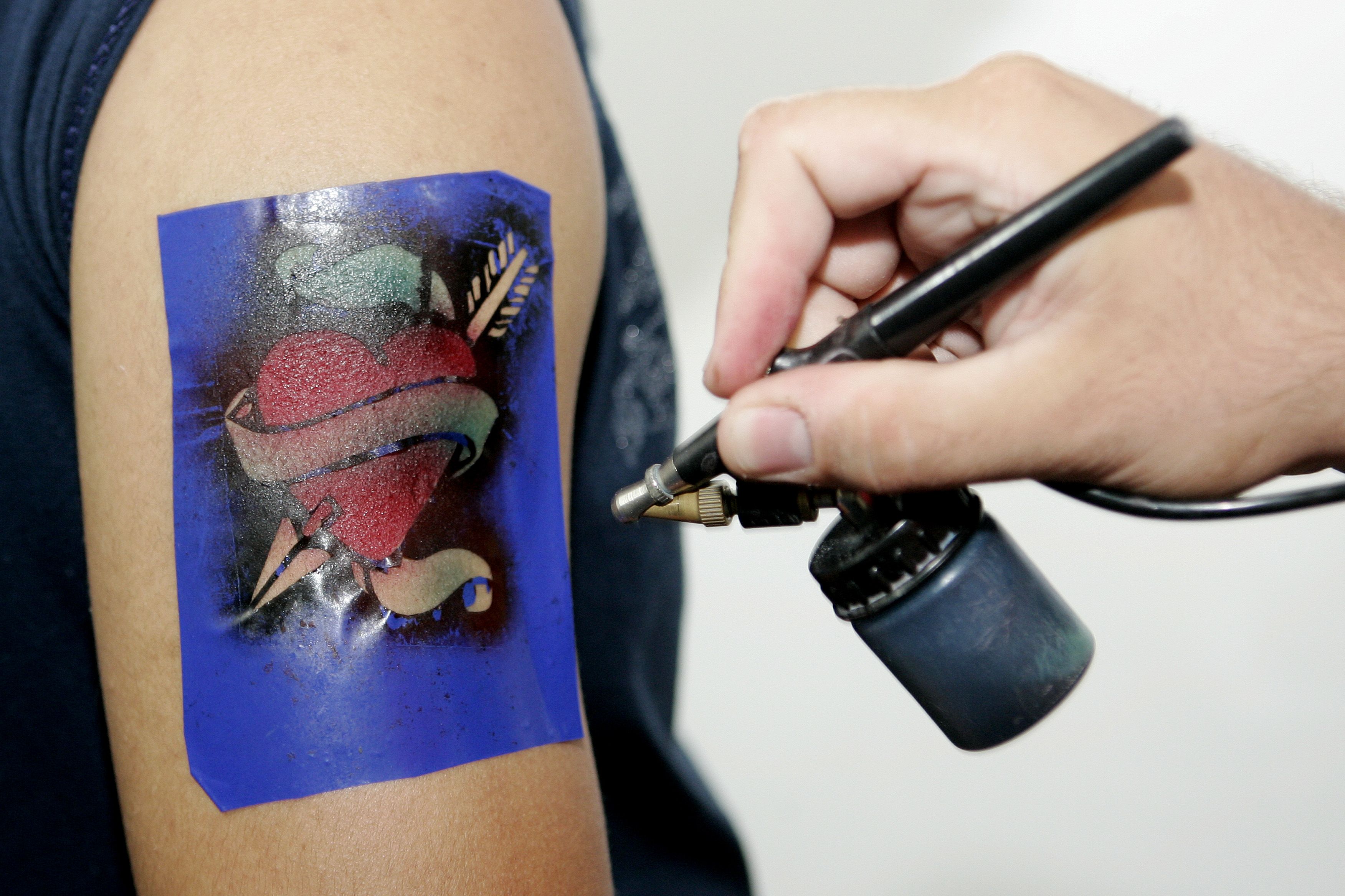 A tatuagem fica na pele por no máximo cinco dias | Antônio More / Agência de Notícias Gazeta do Povo