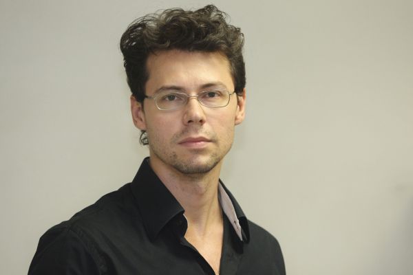 Fiquei isolado sem poder ver a luz do sol. Senti o vento soprando no meu rosto pela primeira vez em oito dias. - Andrei Netto, repórter do jornal O Estado de S. Paulo | Clayton de Souza/AE