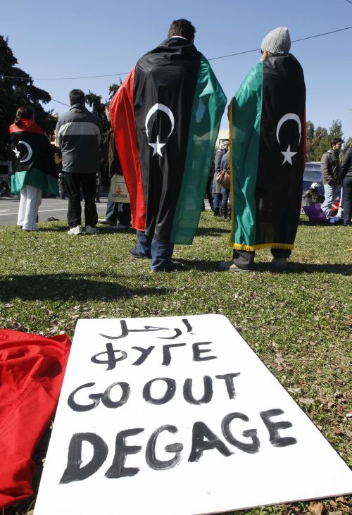 Protesto contra Muamar Kadafi em Atenas, na Grécia: manifestações pela saída do ditador aumentam na Europa | Yiorgos Karahalis/Reuters