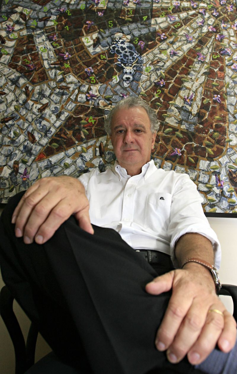 No papel de cronista, Eloi Zanetti olha para as modificações de Curitiba | Priscila Forone/Gazeta do Povo