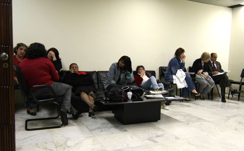 Plenarinho da Assembleia paranaense: cadeiras, café e ar-condicionado para os servidores não fazerem nada | Valterci Santos/ Gazeta do Povo