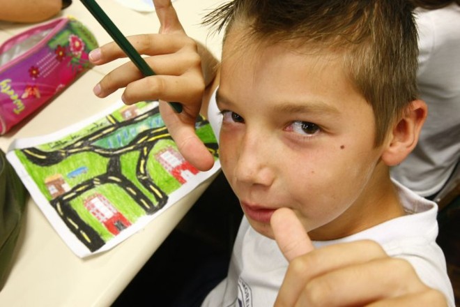 Após perder um amigo em acidente de trânsito, Leonardo Ramos de Faria, 10 anos, aluno do Colégio Padre Cláudio Morelli, pede maior sinalização nas vias. | 