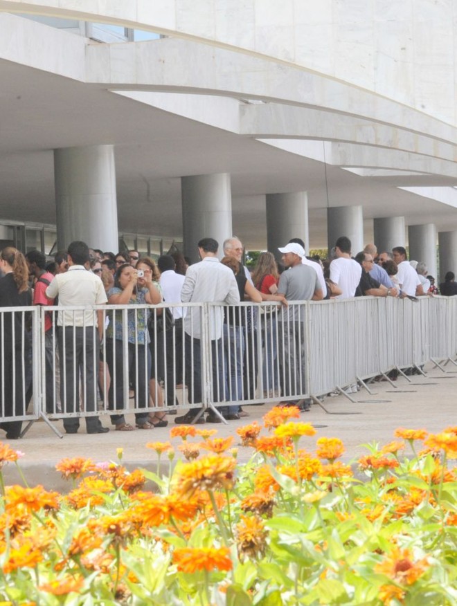 Cerca de 500 pessoas esperavam no Palácio para prestar a última homenagem | 
