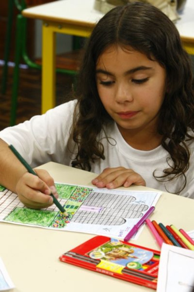 Vanessa Ferreira de Lima, 10 anos, do Colégio Padre Cláudio Morelli, desenhou o Jardim Botânico, com o desejo de que fique mais bonito para deixar Curitiba mais linda | 