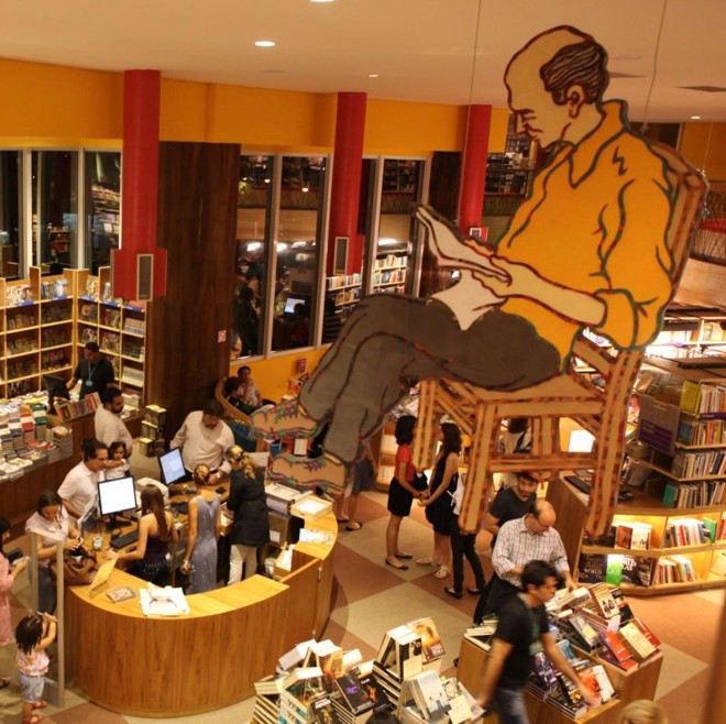 Mobiliário padrão da Cultura: no detalhe, o da loja de Fortaleza | 