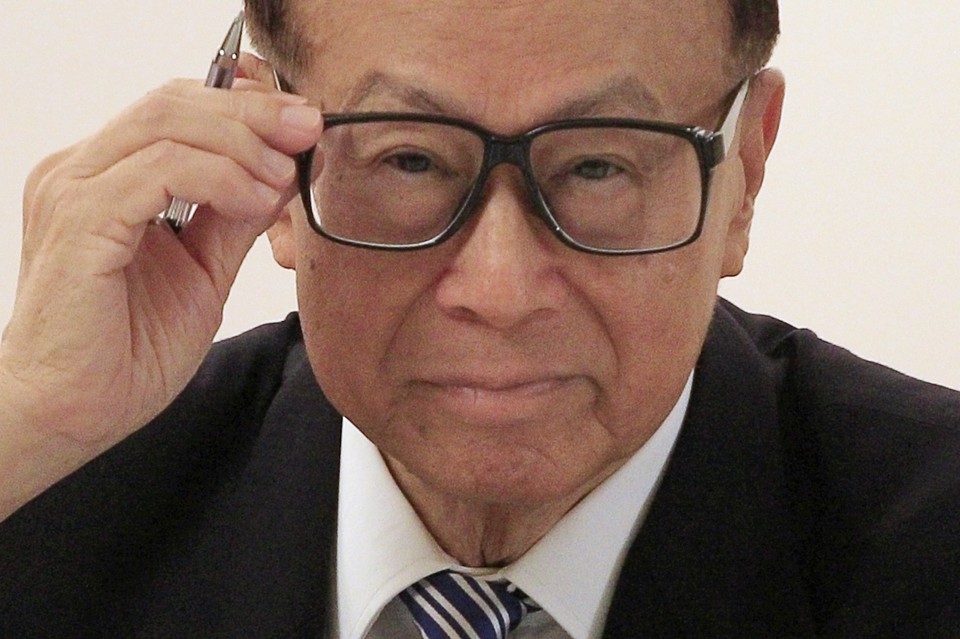 China comemora proliferação de bilionários, mas com preocupação Bilionário Li Ka-shing, da Cheung Kong está em 11.º lugar na lista da revista Forbes, com patrimônio de R$ 26 bilhões | REUTERS/Tyrone Siu/Files