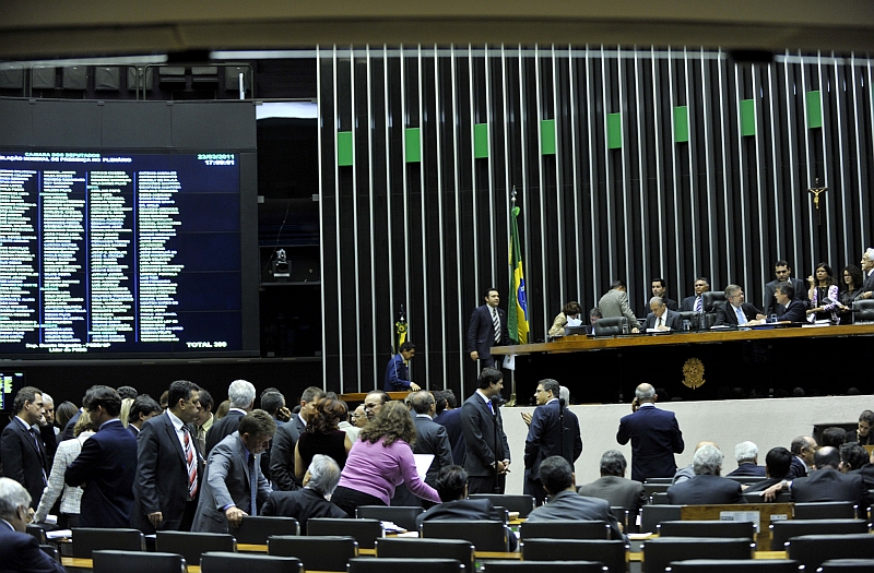 Emenda aprovada pelos deputados prevê que presos possam participar apenas de cursos regulares a distância e não de forma presencial | Rodolfo Stucker/Camara Federal
