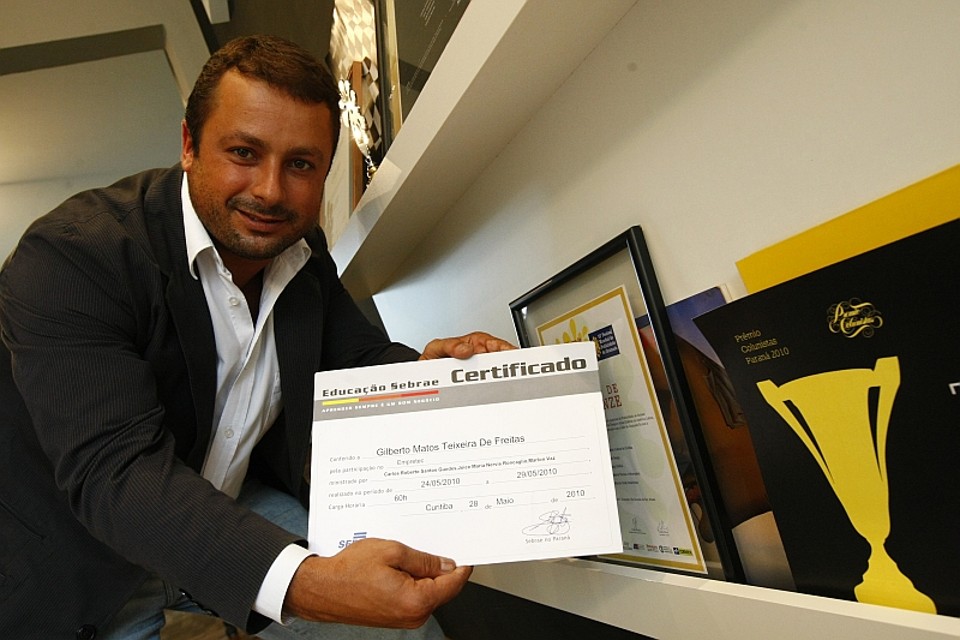 Sobrevivência exige inovação e informação O designer Gilberto Freitas: Não recomendo a ninguém começar um negócio sem planejamento | Marcelo Elias/ Gazeta do Povo