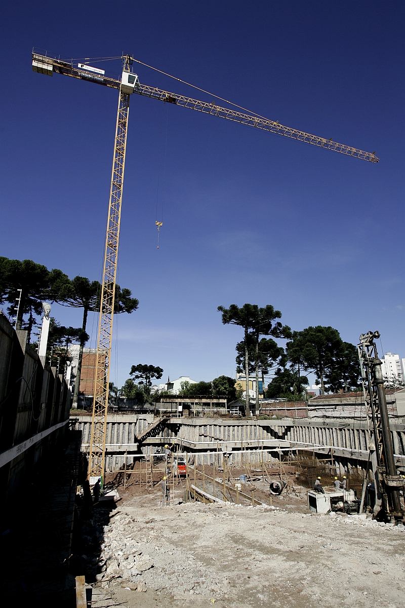 Gruas agilizam tarefas nos canteiros e estão entre maiores investimentos | Antonio More / Gazeta do Povo