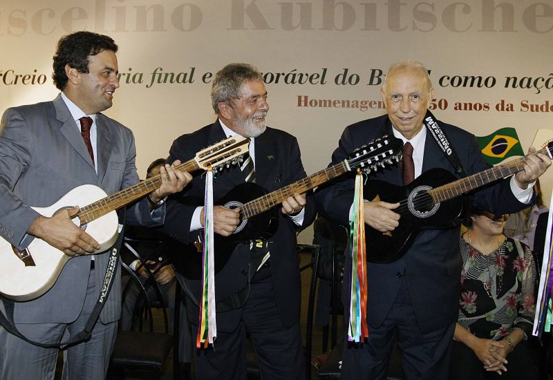 "Tenho consciência de que só sou vice-presidente graças a Lula. As pessoas não votam no vice, votam no candidato a presidente. Procurei não atrapalhar nas duas campanhas e acho que não atrapalhei." 09/11/2009 | Ricardo Stuckert/Presidência
