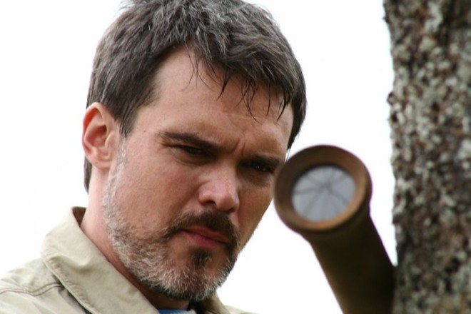 Dalton Vigh é Francisco na fase adulta: cientista desconectado com a vida real |